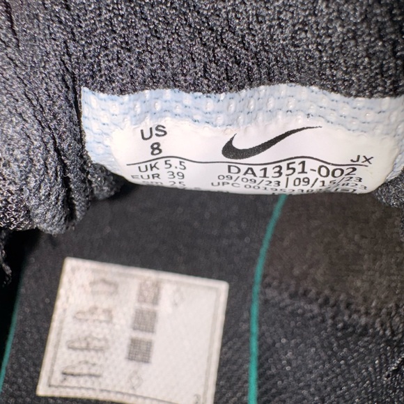 Nike Black and White Athletic Shoes - Picture 5 of 5